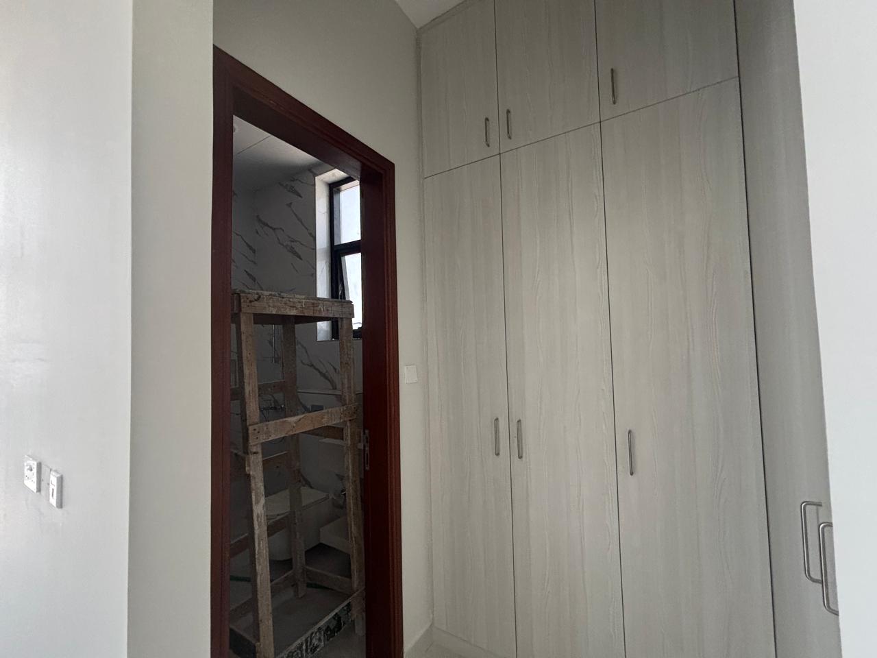 Independent 5BR Villa – Tilal City